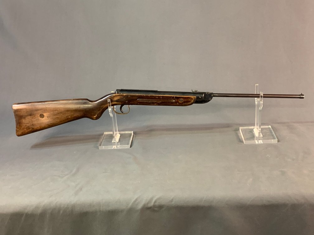 [3161]  Hy-Score Model 806 .177 cal air rifle