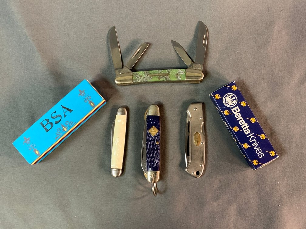 [3105]  Four Folding Knives