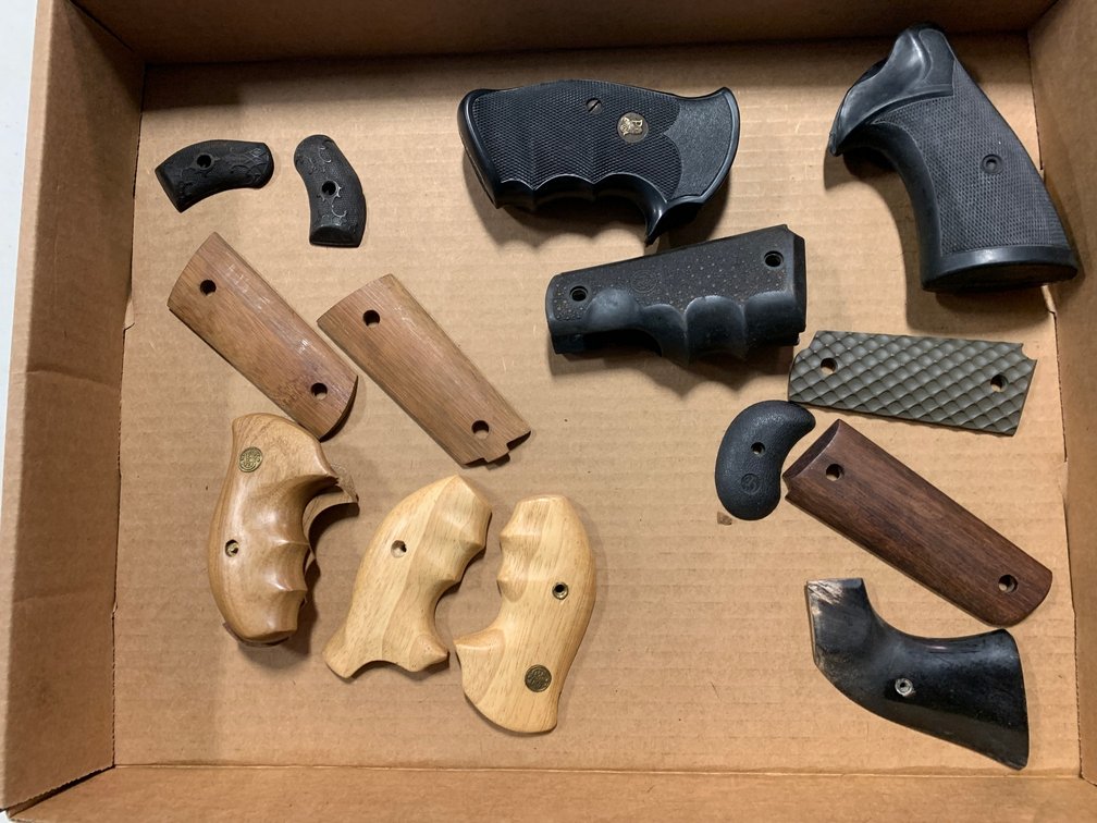 [3320]  Handgun Grips