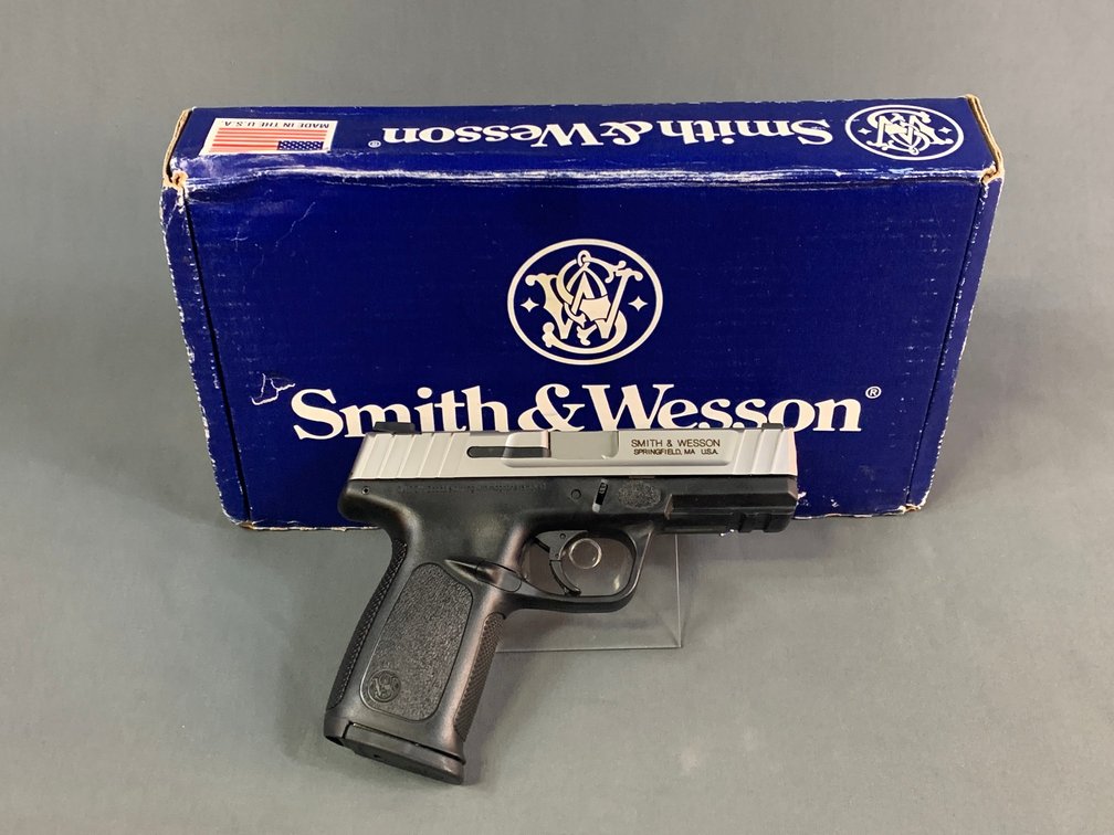[207]  Smith & Wesson SD40 VE .40 S&W | SN:HEC1319