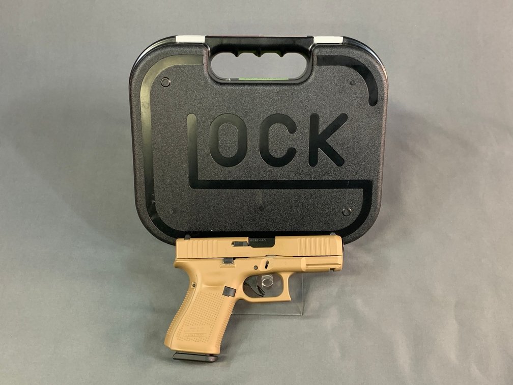 [73]  Glock 19 Gen5 9x19mm | SN:AHAF645