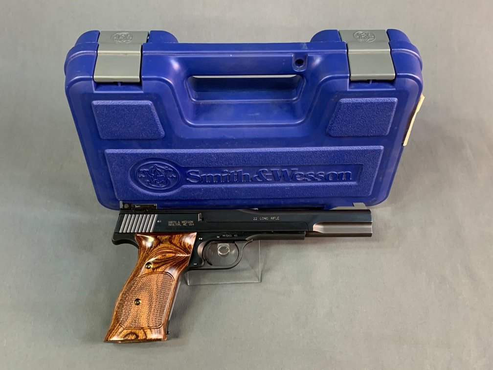 [189]  Smith & Wesson 41 .22 LR | SN:UDA0157