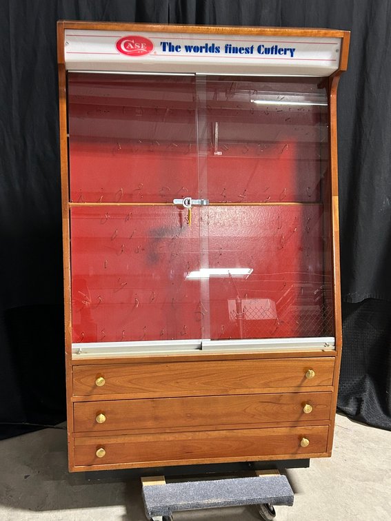 [3055]  Case Knife Lighted Retail Display