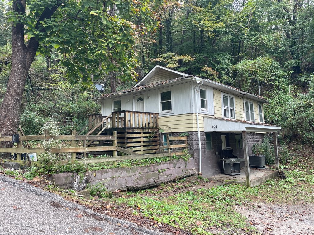 Subject One: 401 Cora Street Charleston WV 25302