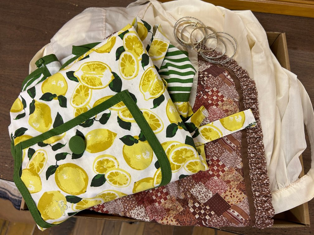 Collection of Aprons, Earrings