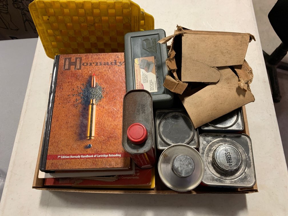 [2362]  Reloading Items: Smokeles Powder Containers, Books, Filler Wads, Etc