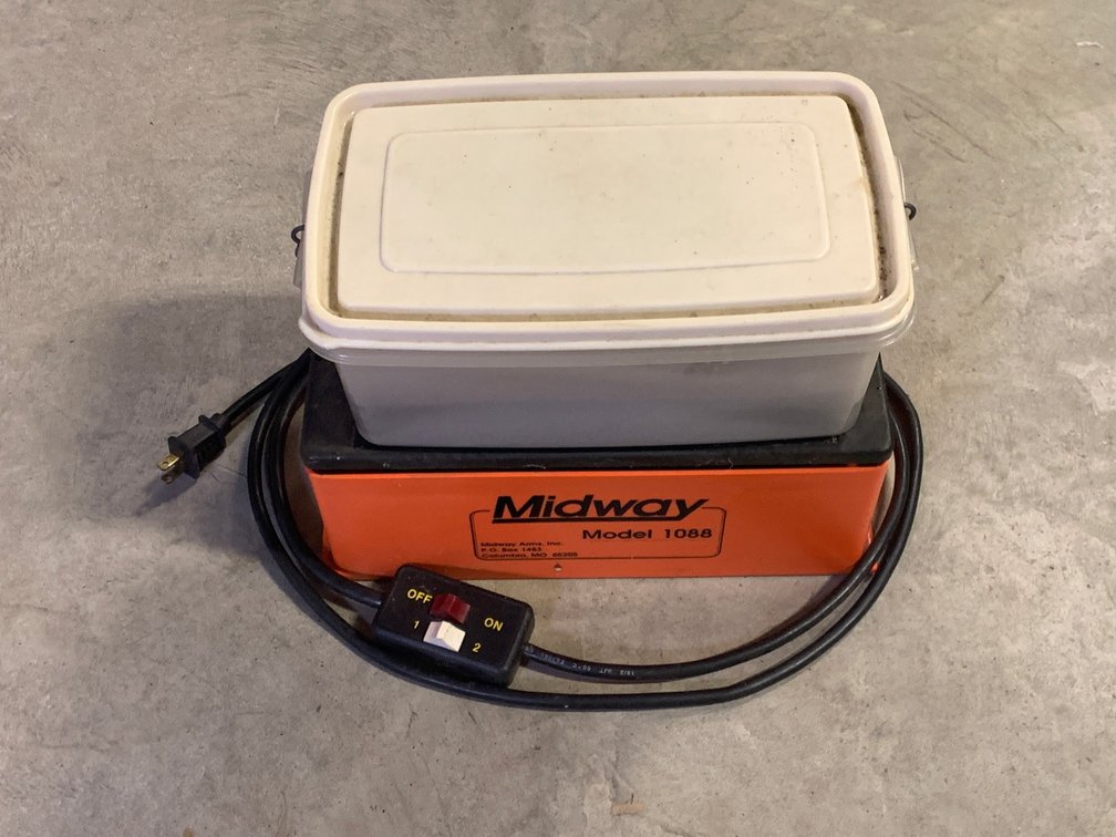 [2416]  Midway Model 1088 Vibratory Case Cleaner w/Media