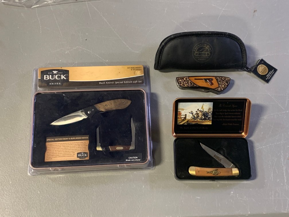 [3008]  Buck Knife Set, Buck NRA Knife, Colt Knife by Franklin Mint