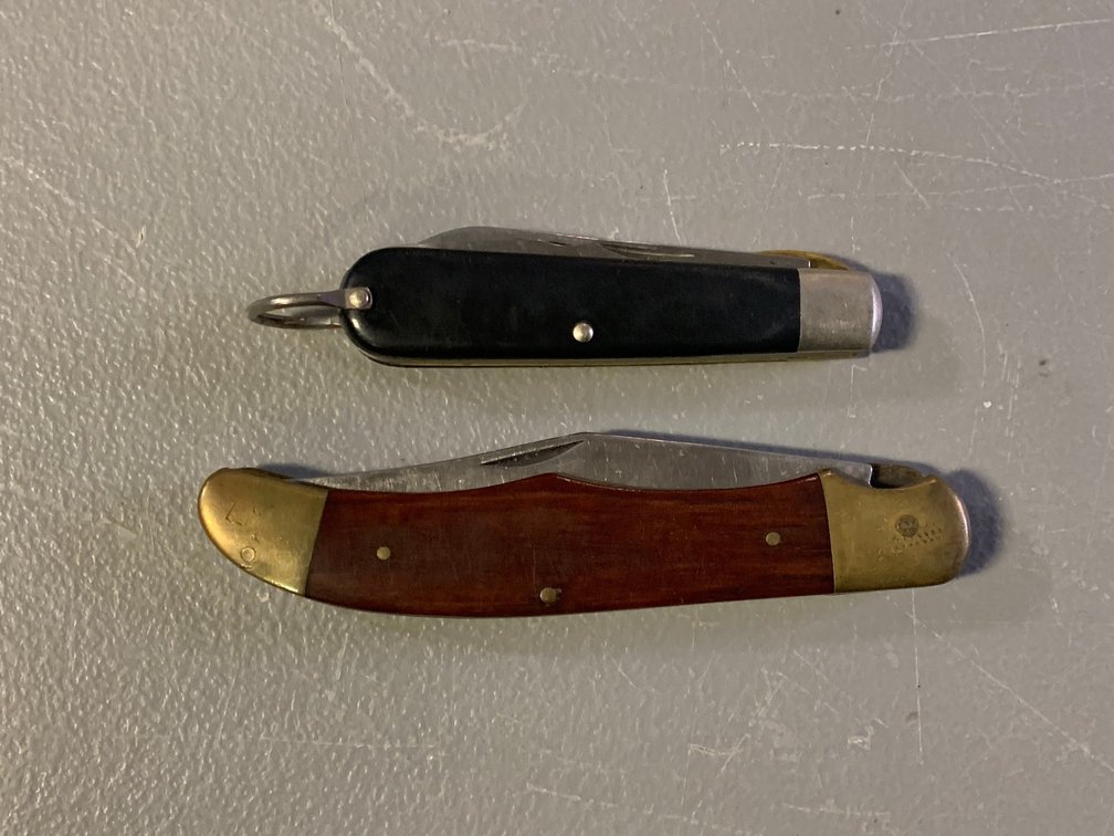 [3112]  Two Classic Folding Knives