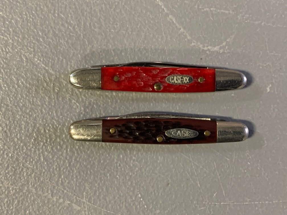 [3058]  Two Case Folding Knives