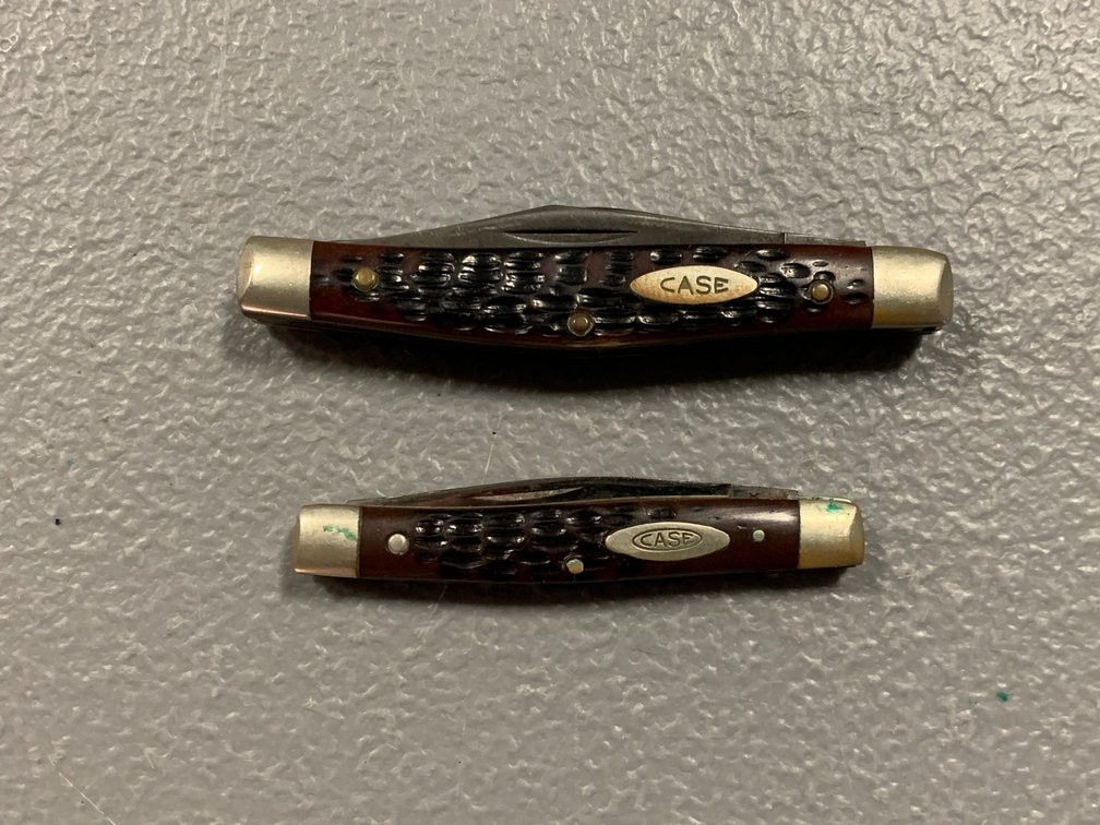 [3060]  Two Vintage Case Folding Knives
