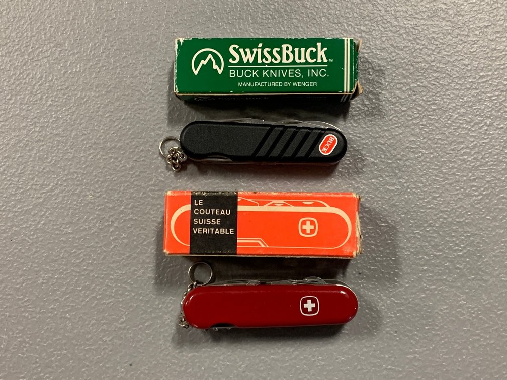 [3014]  Victorinox Genuine Swiss Army Knife & Buck Swiss knife