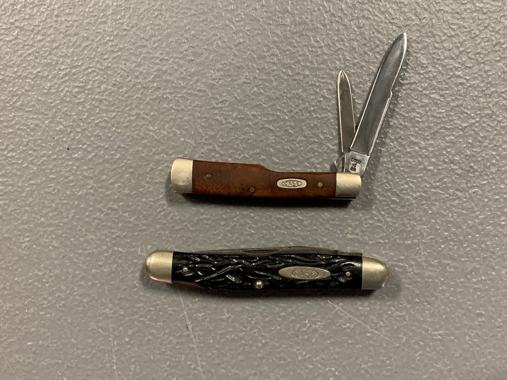 [3061]  Two Vintage Case Folding Knives