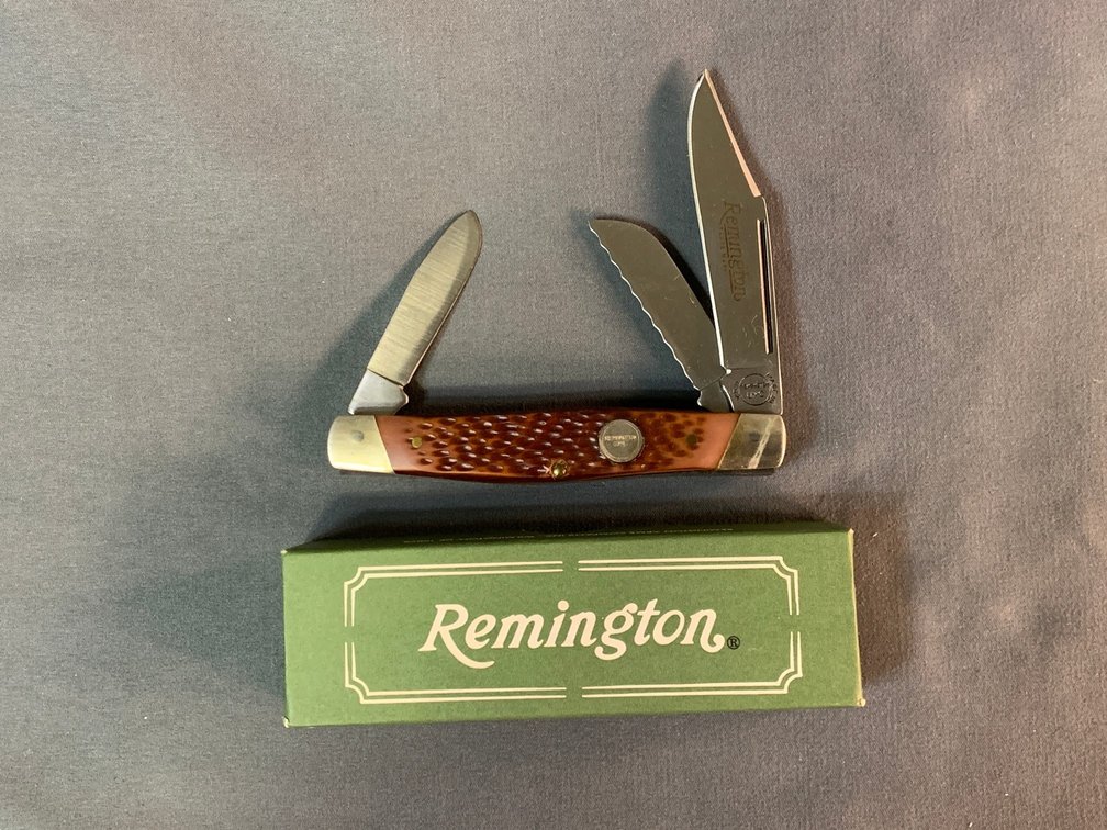 [3024]  Remington R8 Stockman With Box