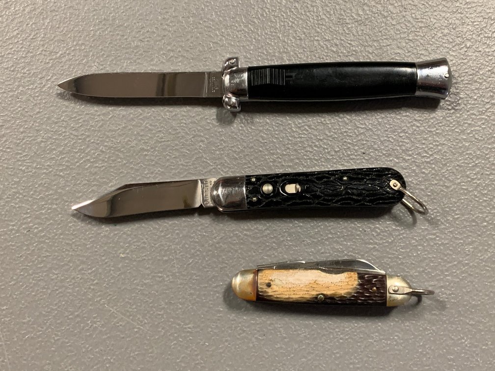 [3127]  Four Advertising Knives