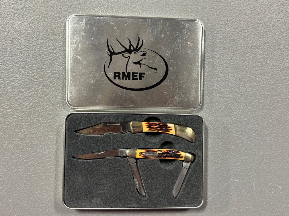 [3031]  Winchester RMEF 2-Knife Set in Collector's Tin