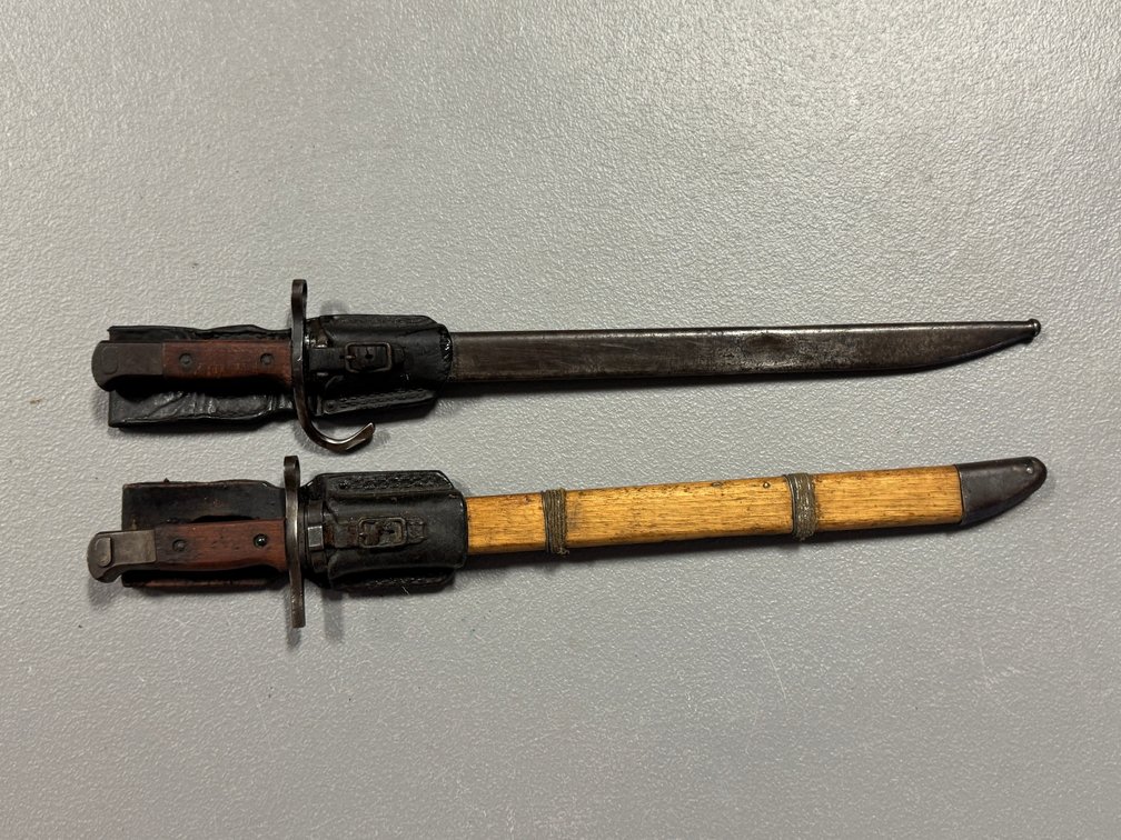 [3140]  Two Japanese Arisaka Bayonets