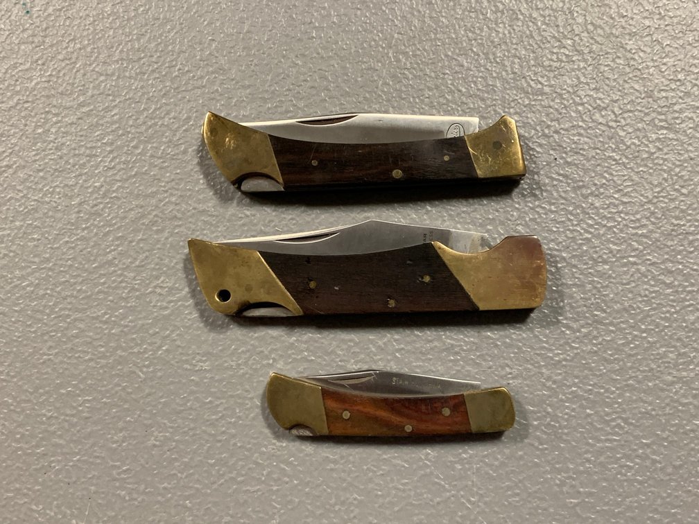 [3107]  Three Folding Knives