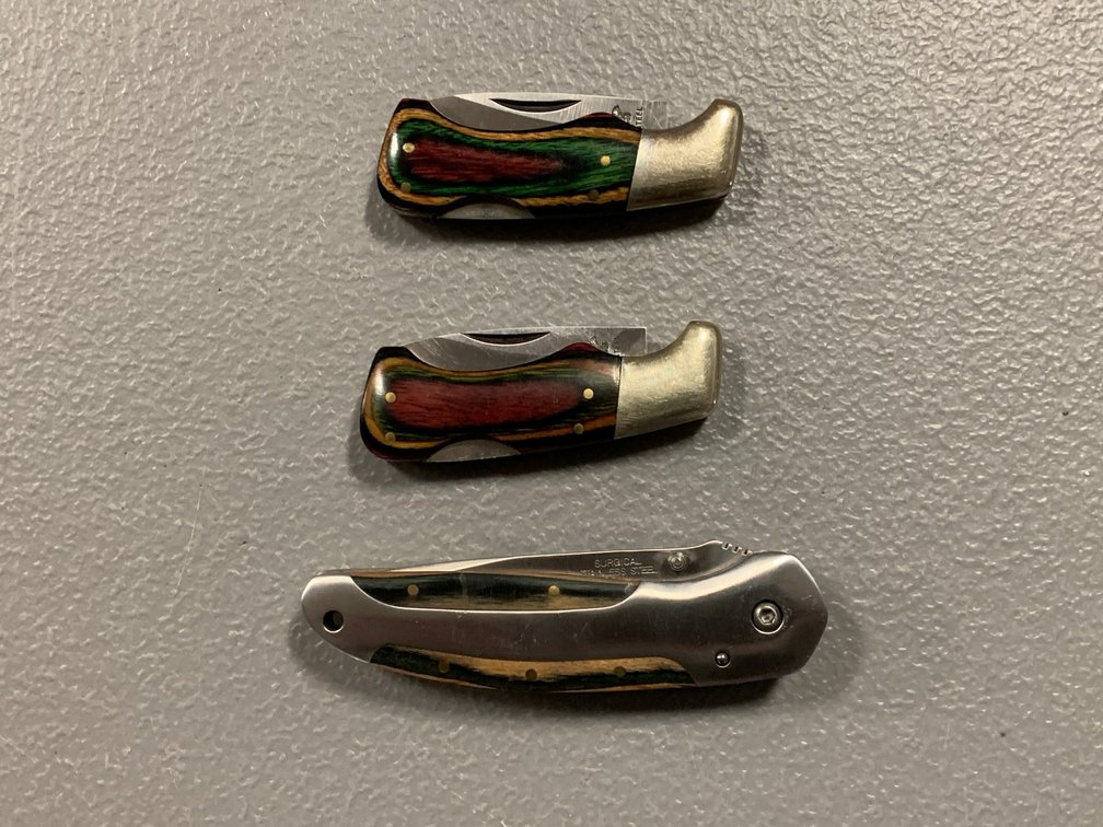 [3108]  Three Folding Knives