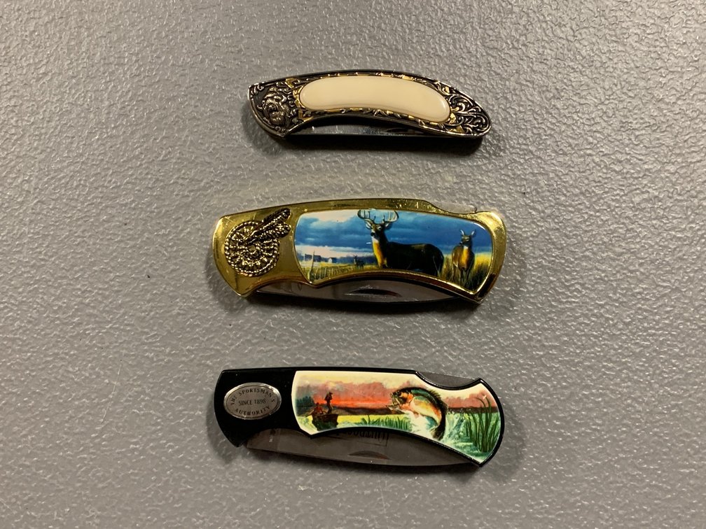 [3109]  Three Folding Knives