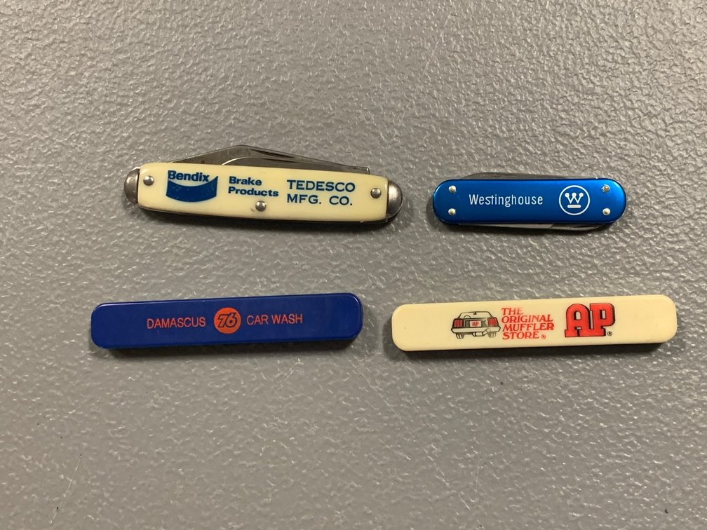 [3110]  Three Folding Knives