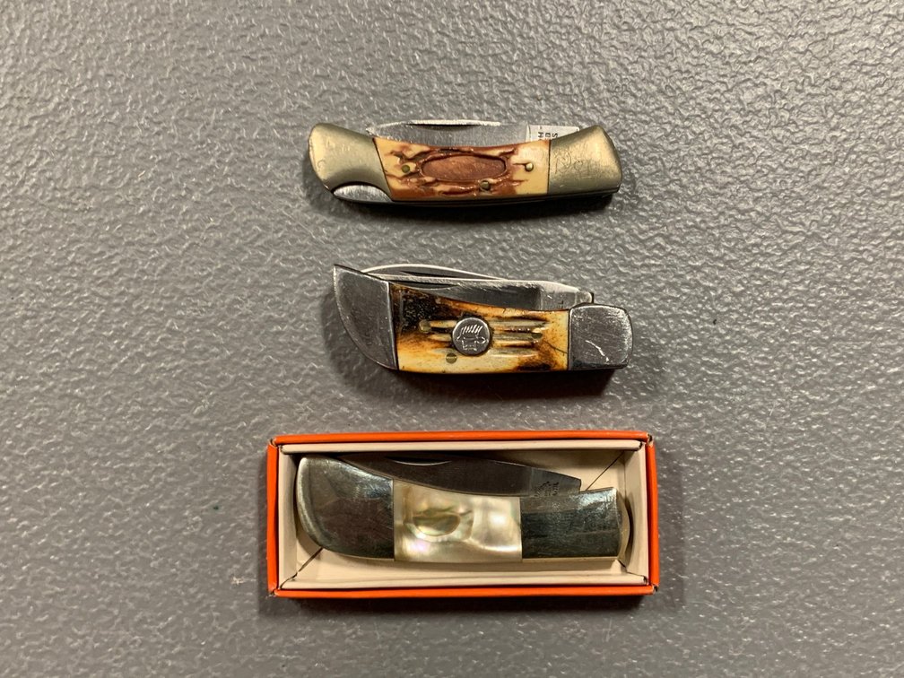 [3111]  Three Folding Knives