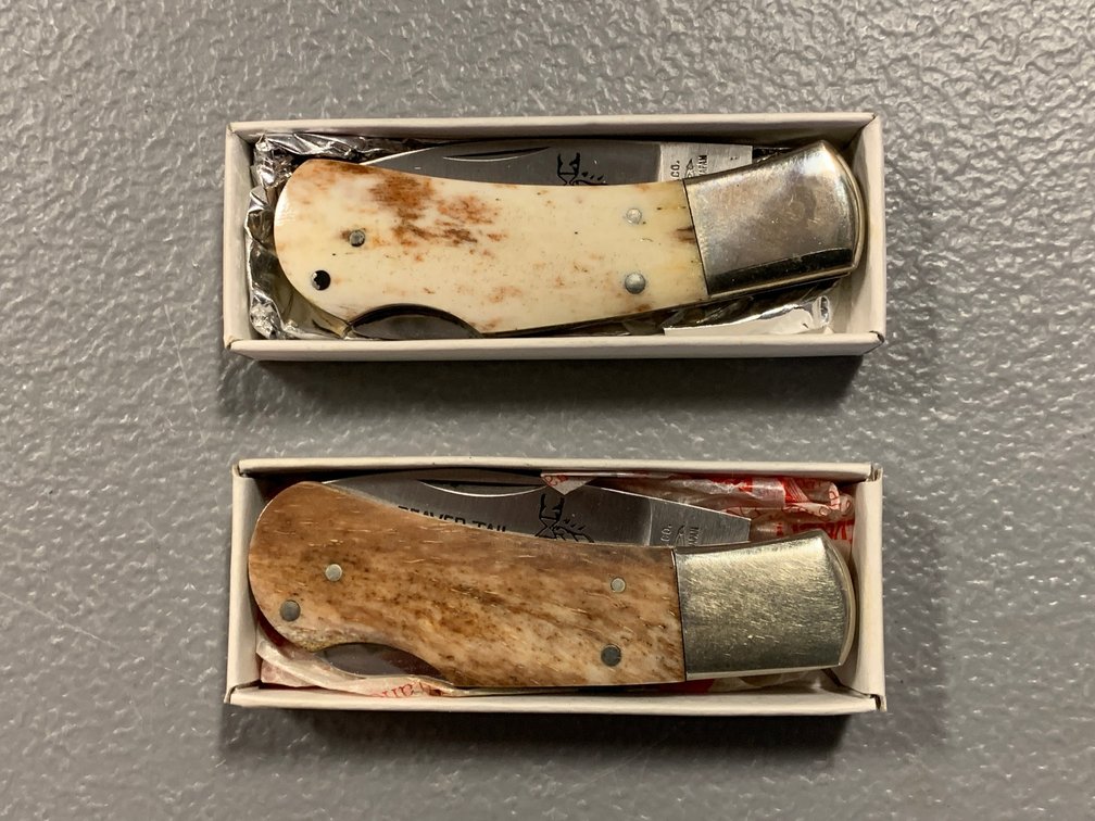 [3032]  Two Beavertail Brand Folding Knives