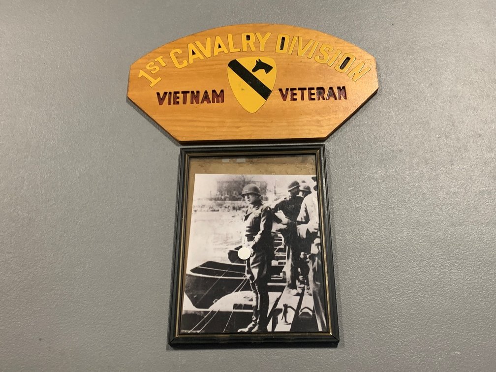 [3405]  Hand Crafted 1st Cav Plaque & Patton Historical photograph