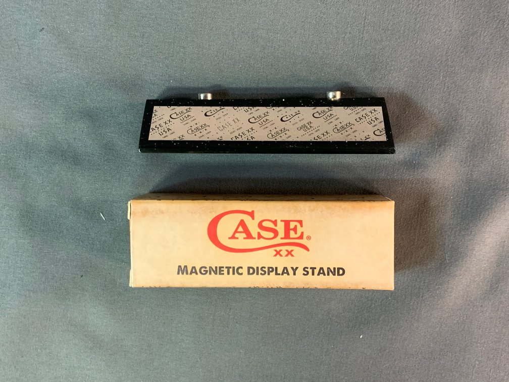[3076]  Case Magnetic Display Stand w/Box