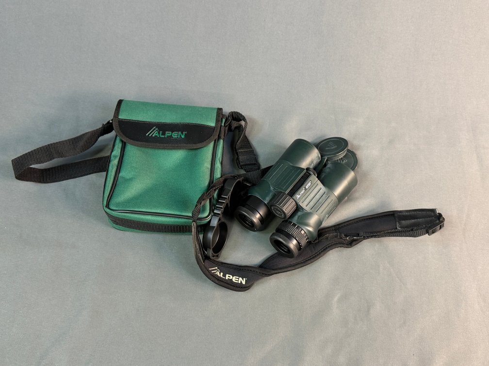 [3169]  Alpen Apex 10x42 Binoculars with Case