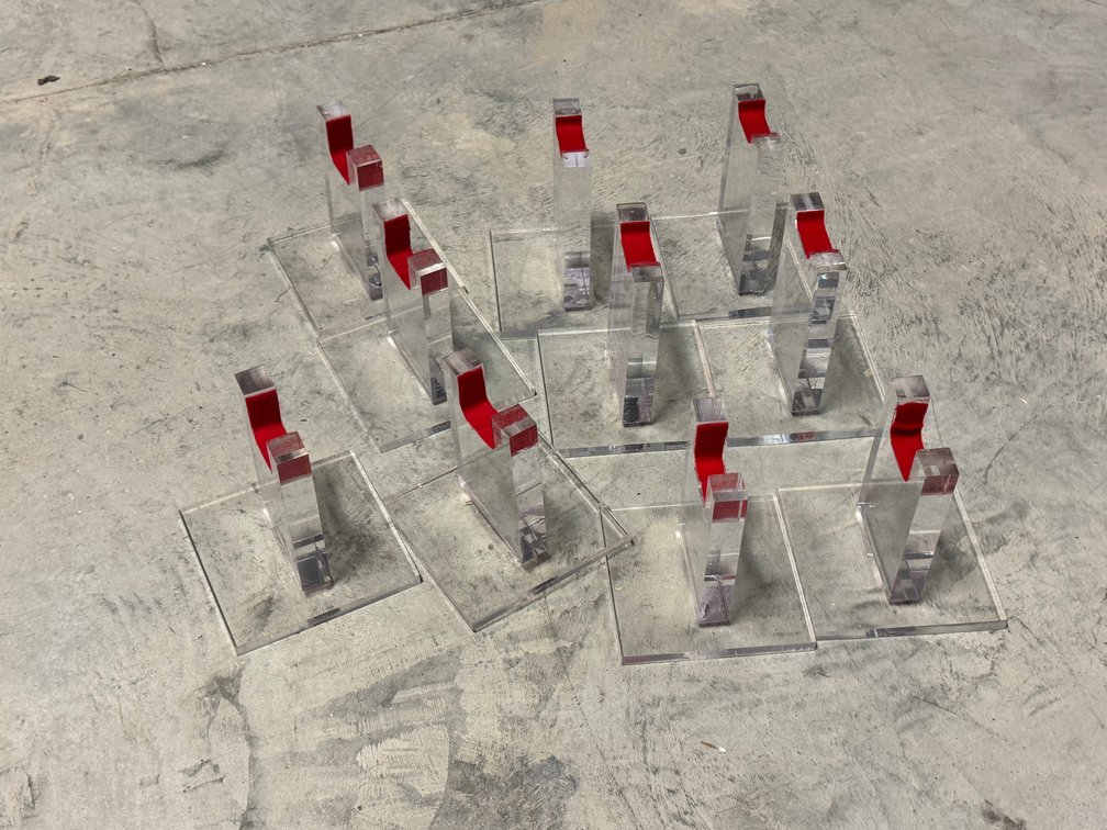 [3352]  Acrylic Gun Displays