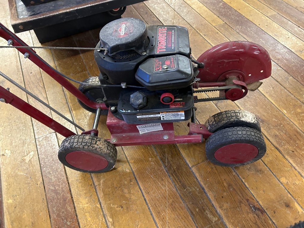 Trim Right by Swisher Edger