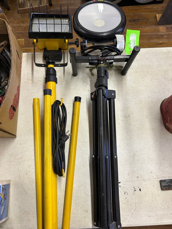 2 Work lights with stands