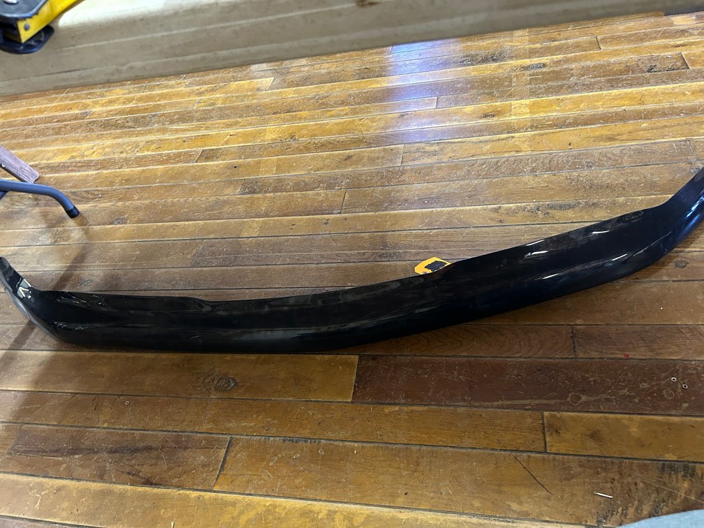 Front bumper air deflector