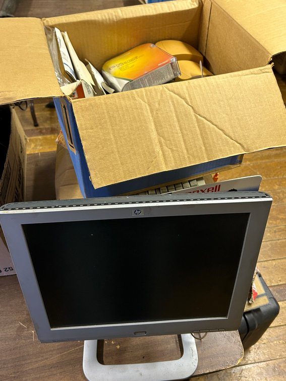 Computer hardware, Software, Discs, keyboards, Speakers, Monitor