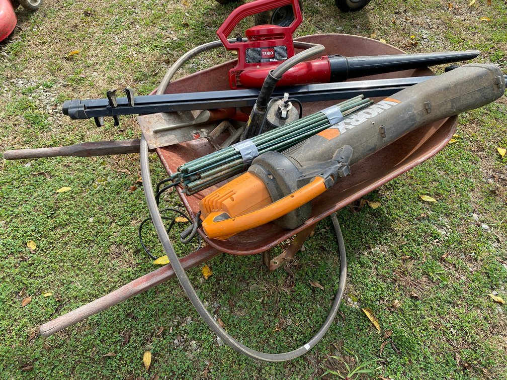 Wheelbarrow with Metal Bed Rubber Tire