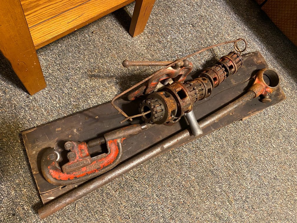 Rigid Pipe Cutter, Pipe Threading set up with a Pipe Vise