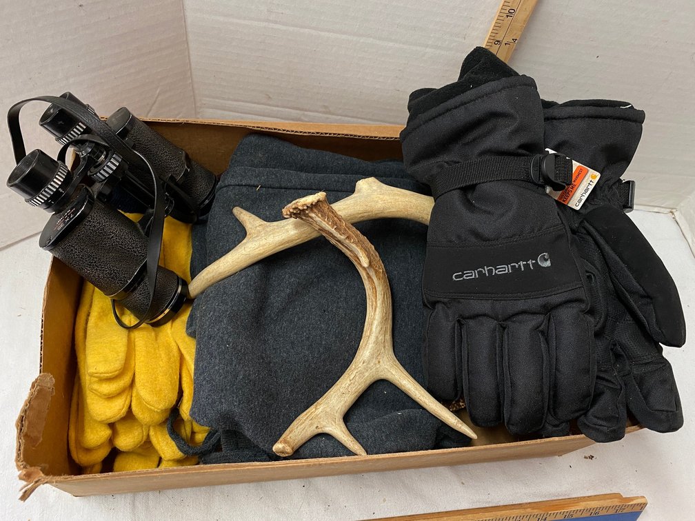Work Gloves, Pair of Carhart Winter Gloves Rattling Antlers a Pen crest 7x35 Binoculars