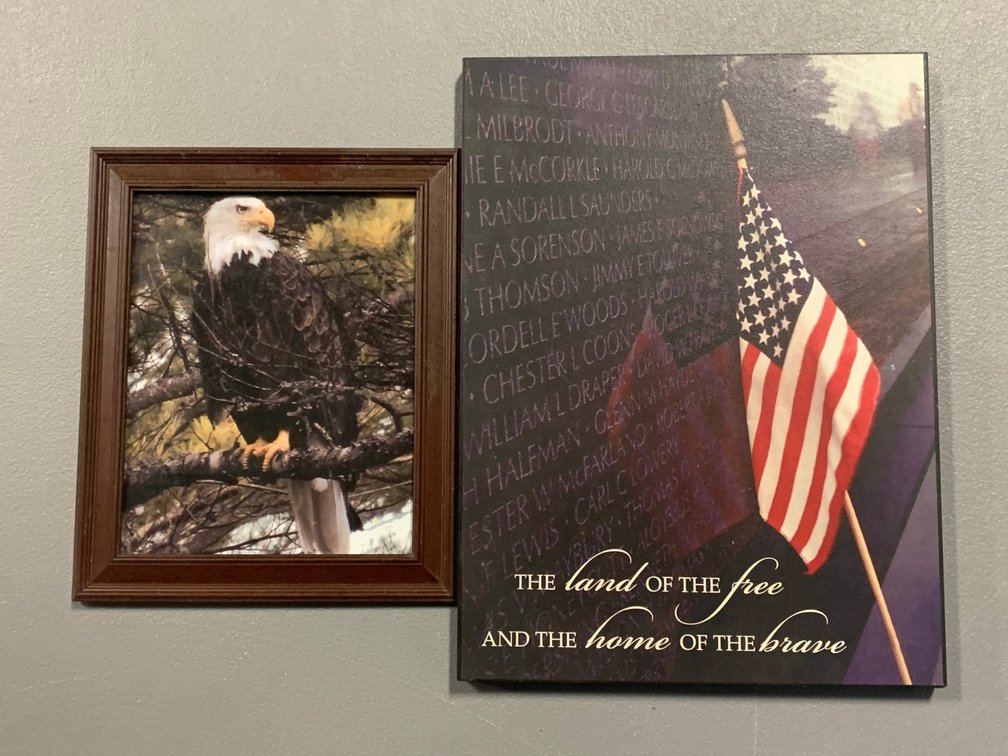 [3415]  Two Patriotic Decorative Items