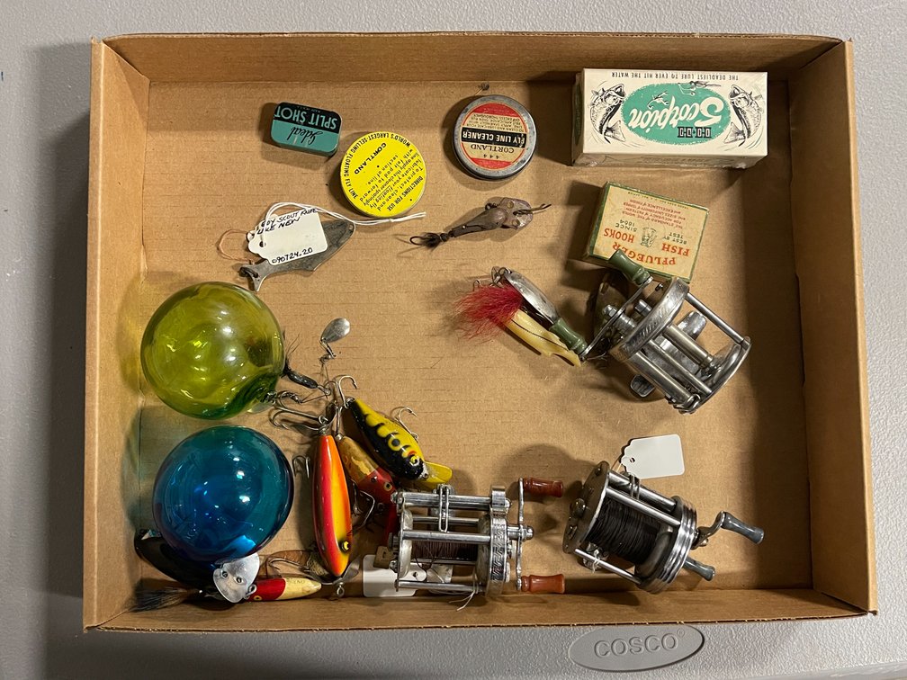 [3450]  Vintage Lures, Glass Floats, Reels