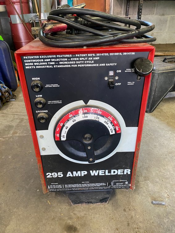 Sentry Manufacturing Company 295 AMP Stick Welder on Wheels with Plug and leads
