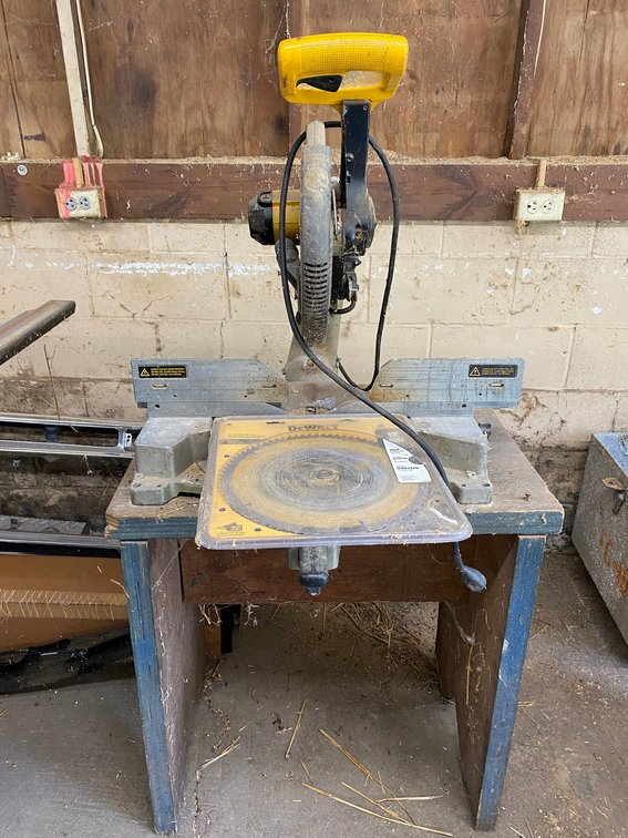 DeWalt Miter saw with a Extra Blade