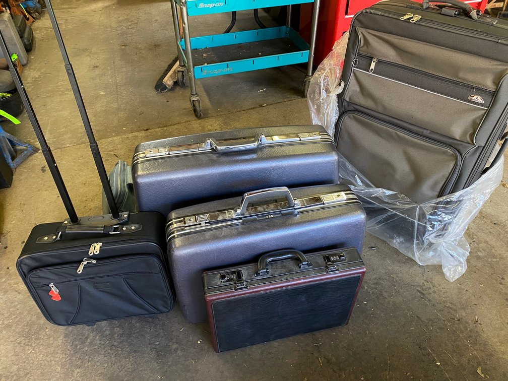 Suitcases, Matching American Tourister Set, Rolling Samsonite, Rolling Carry on Bag, Briefcase