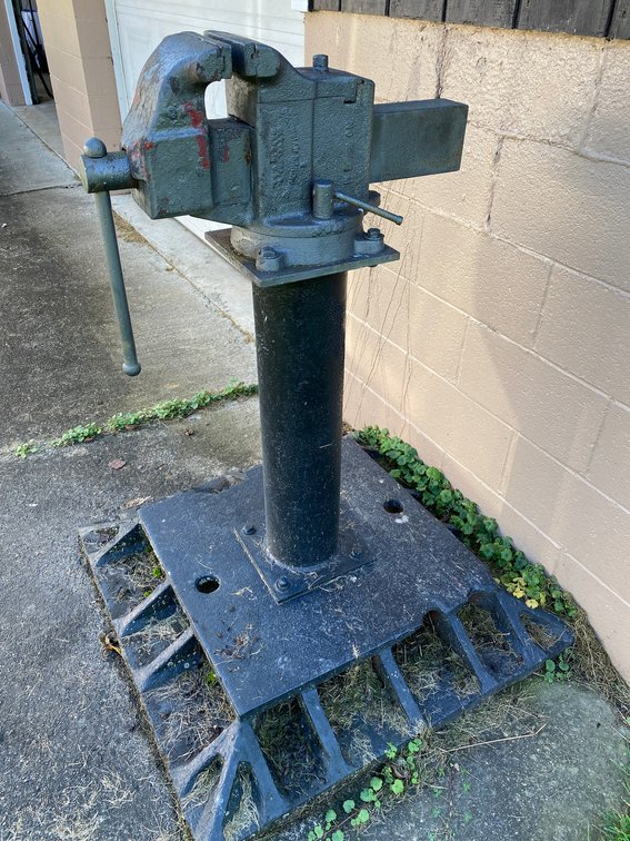 Columbiana Vise 6 inch Jaws-Swivels
