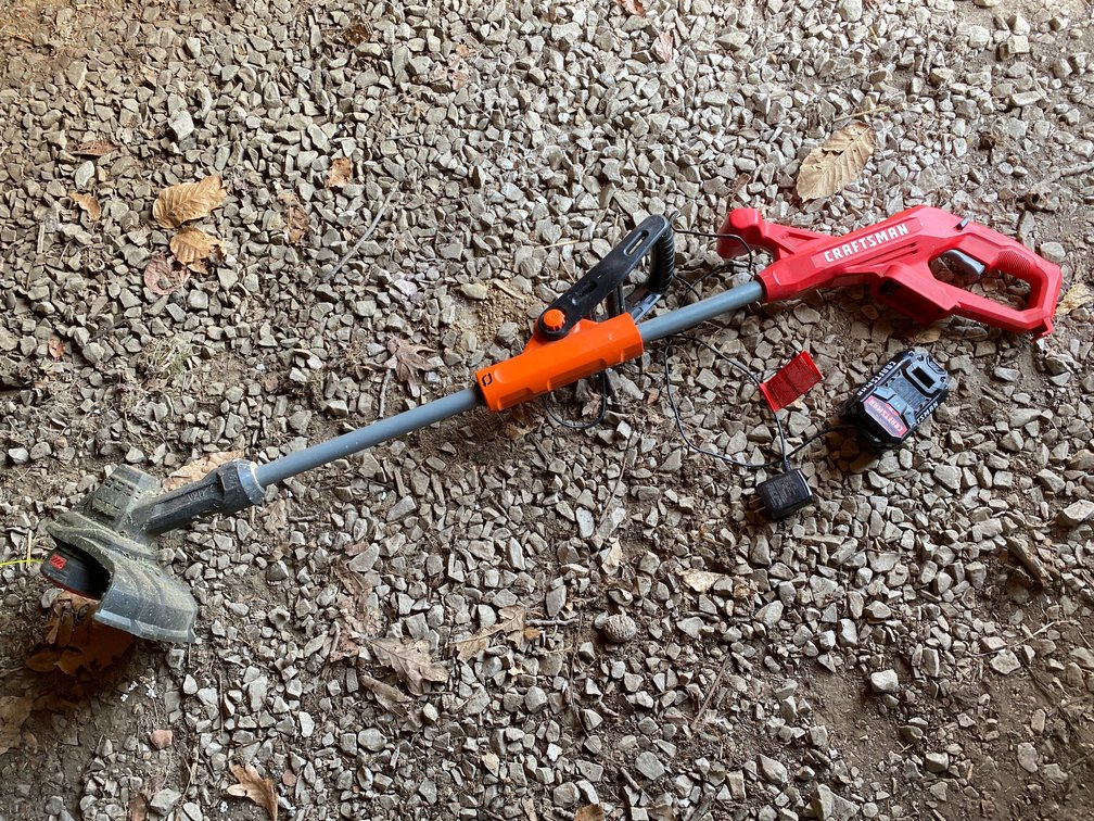 Craftsman 20 Volt Weedeater with 1 Battery and 1 charger
