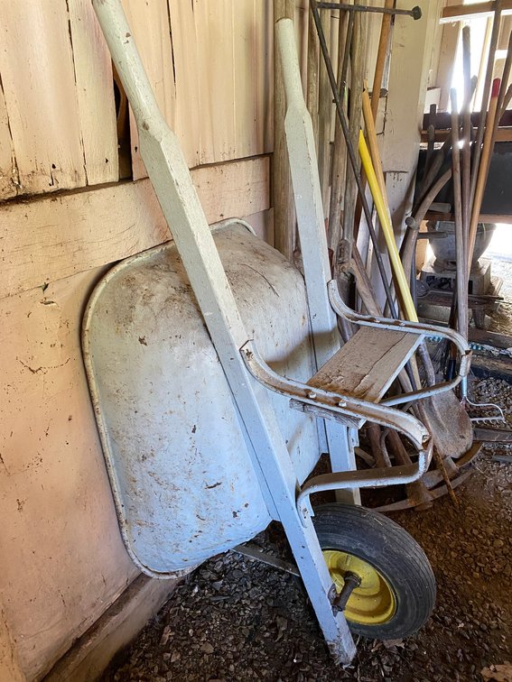 Wheelbarrow with Metal Hopper and Rubber Tire