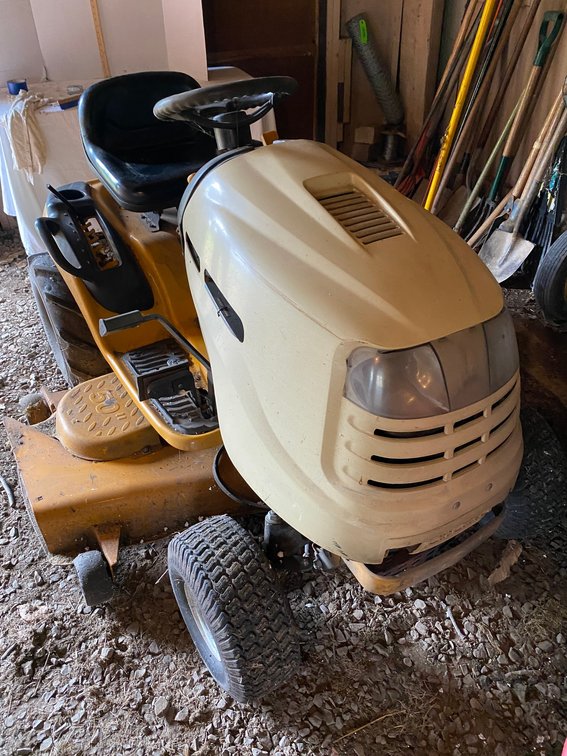 Cub Cadet Series 1000 Hydrostatic Riding Mower
