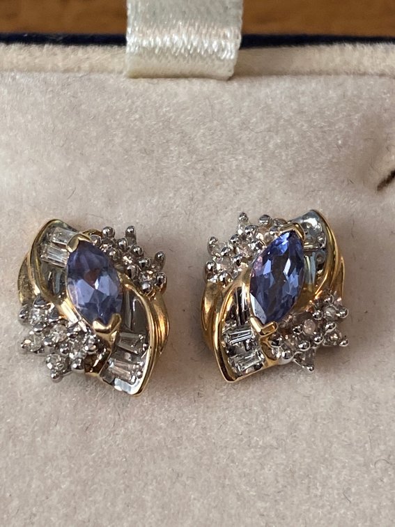 Pair of 14 Karet Gold Pierced Earrings