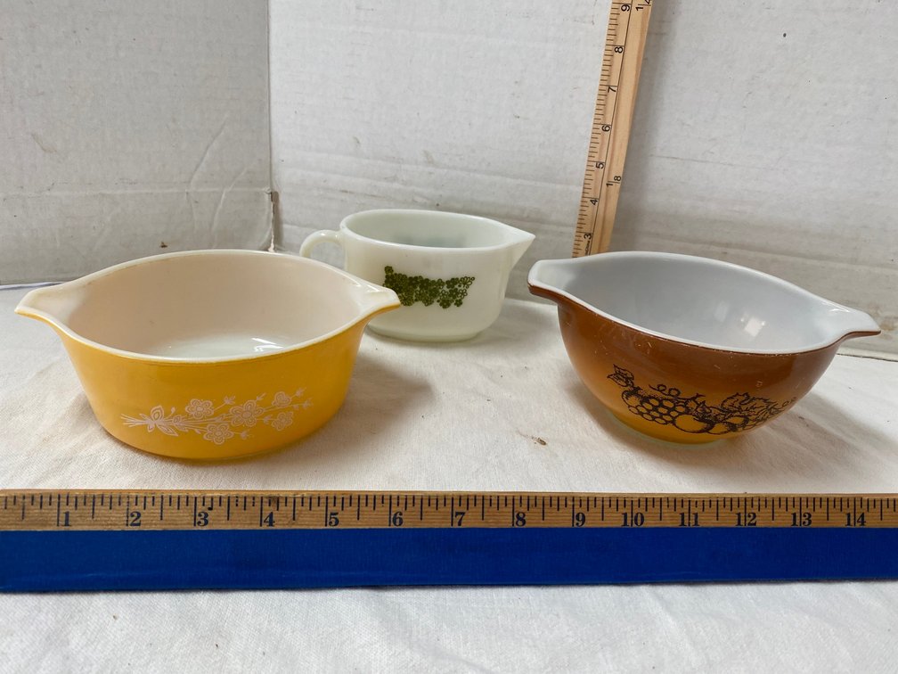 3 Pyrex Bowls
