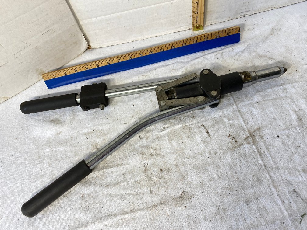 Heavy Duty Rivet Gun